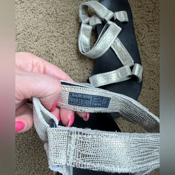 TEVA Original Universal Metallic Flat Sandals Gold Champagne Women’s Size 8 - Picture 5 of 6